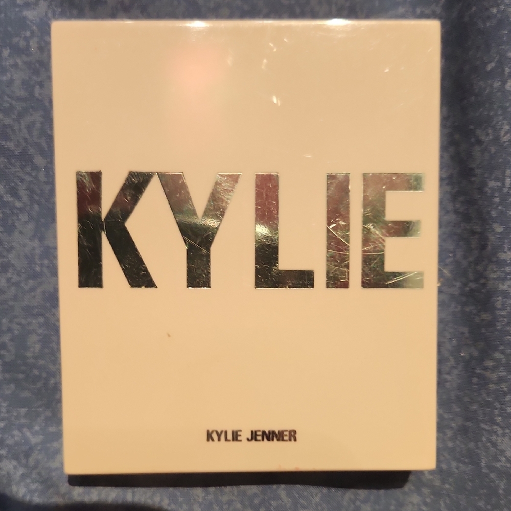 Kylie Cosmetics Bronzer & Contour Palette